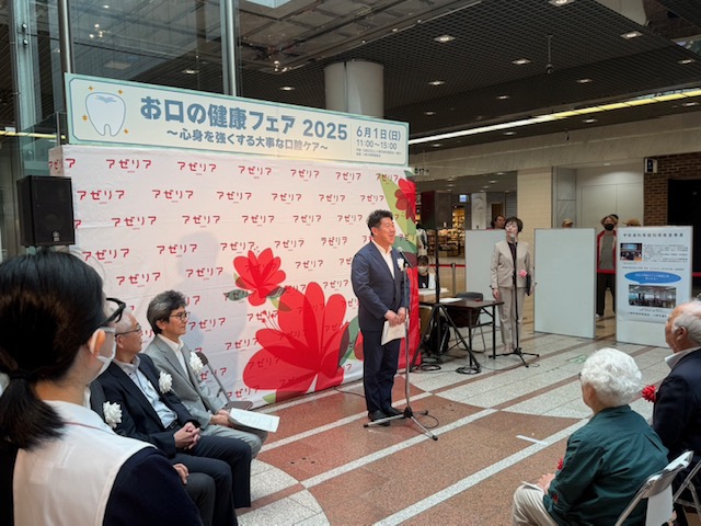 写真1:開会の挨拶をする市長