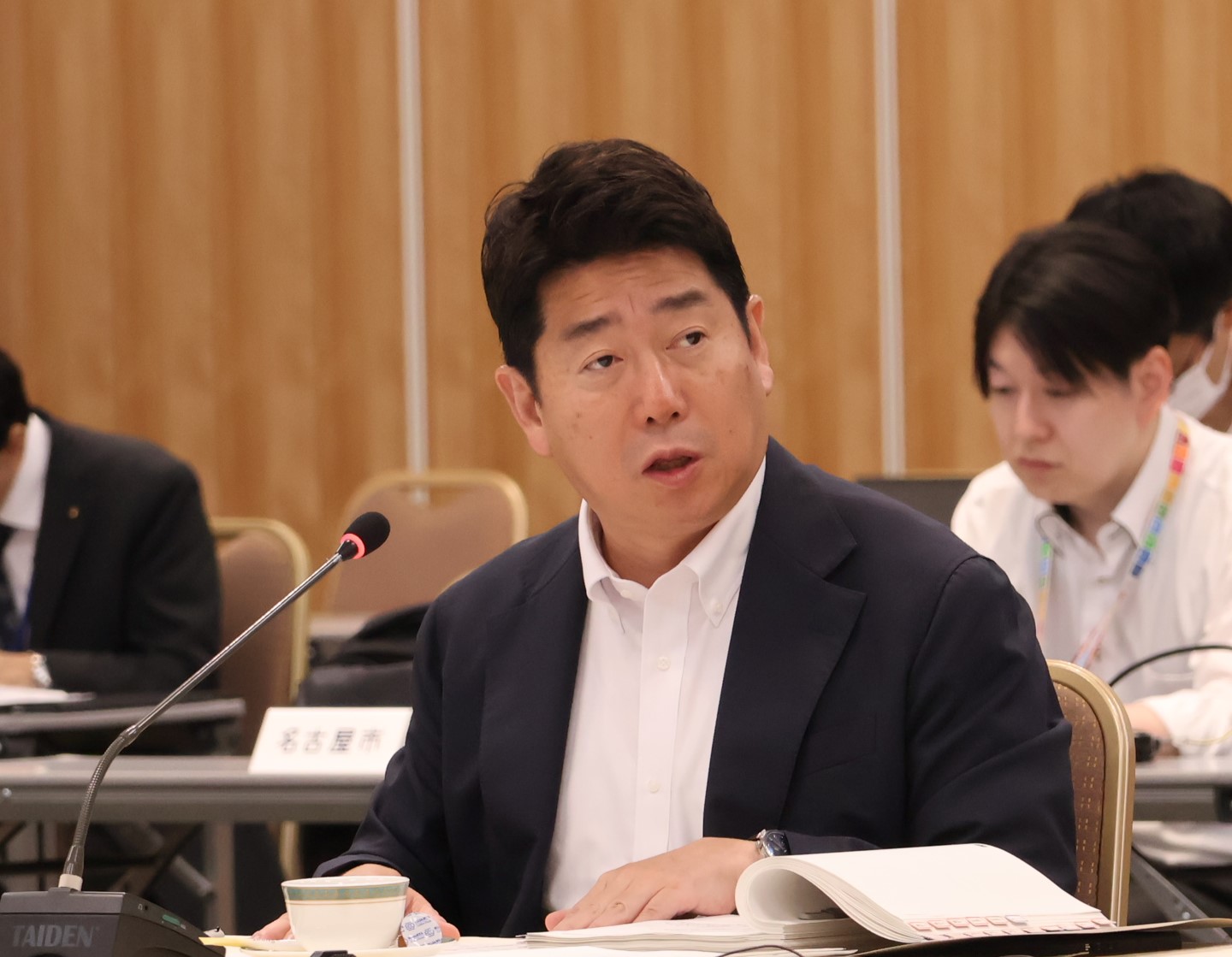 プロジェクトリーダーとして座長を務める福田市長