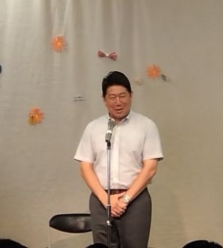 写真2:子どもたちに挨拶をする市長