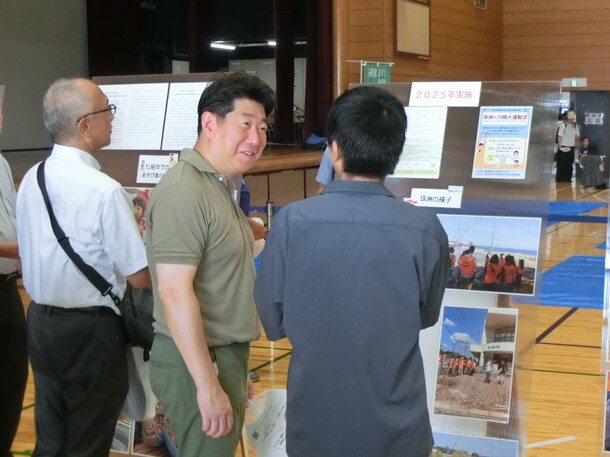 訓練を視察する市長