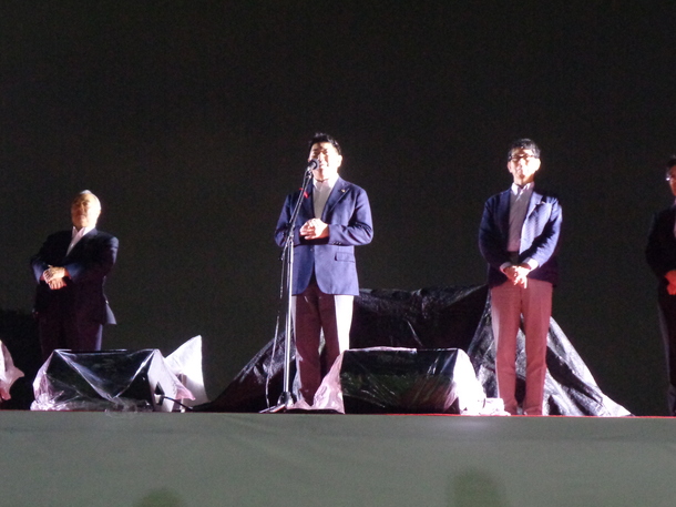 主催者挨拶をする市長