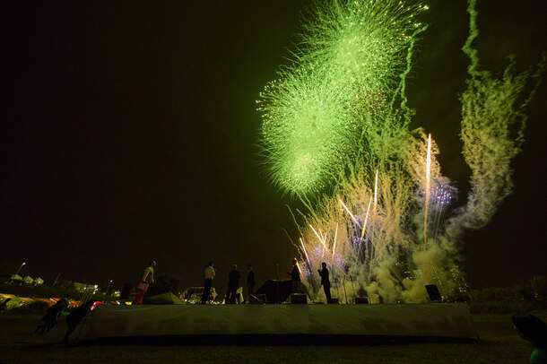 打ちあがる花火