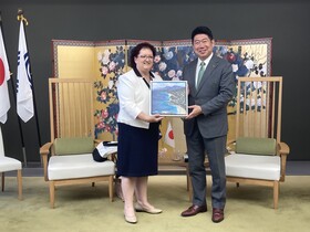 タニア・ブラウン市長との記念撮影