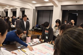 意見交換に耳を傾ける市長