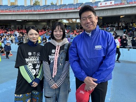 スペシャルゲストのSHISHAMO Gt. Vo 宮崎朝子さんBa 松岡彩さんと市長