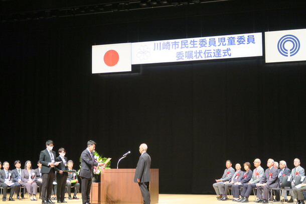 委嘱状伝達の様子