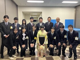 サポーターグループと記念撮影