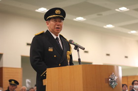 式辞を述べる市長