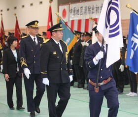 消防部隊を観閲する市長1