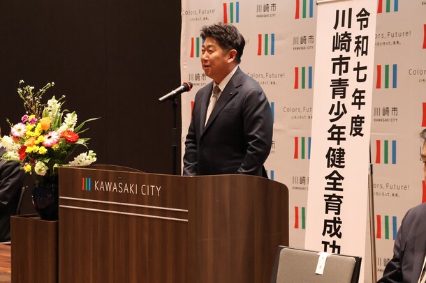 写真1：主催者挨拶を行う市長