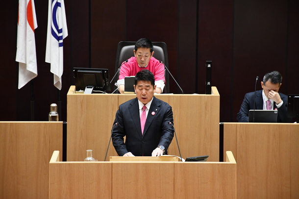 写真1　挨拶する市長