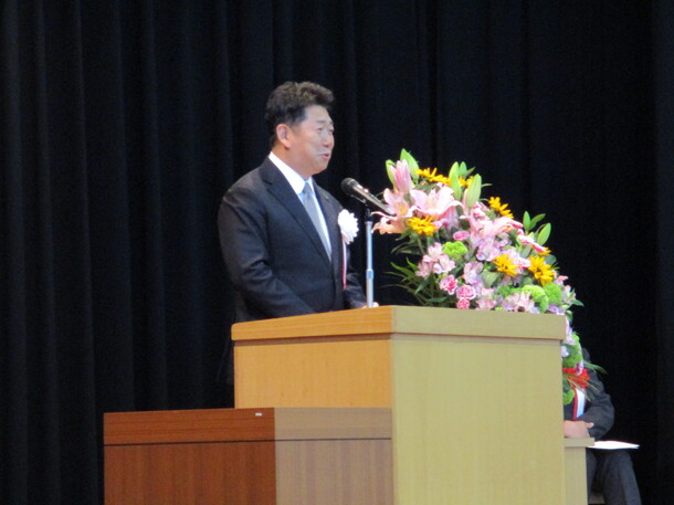 写真1：挨拶する市長