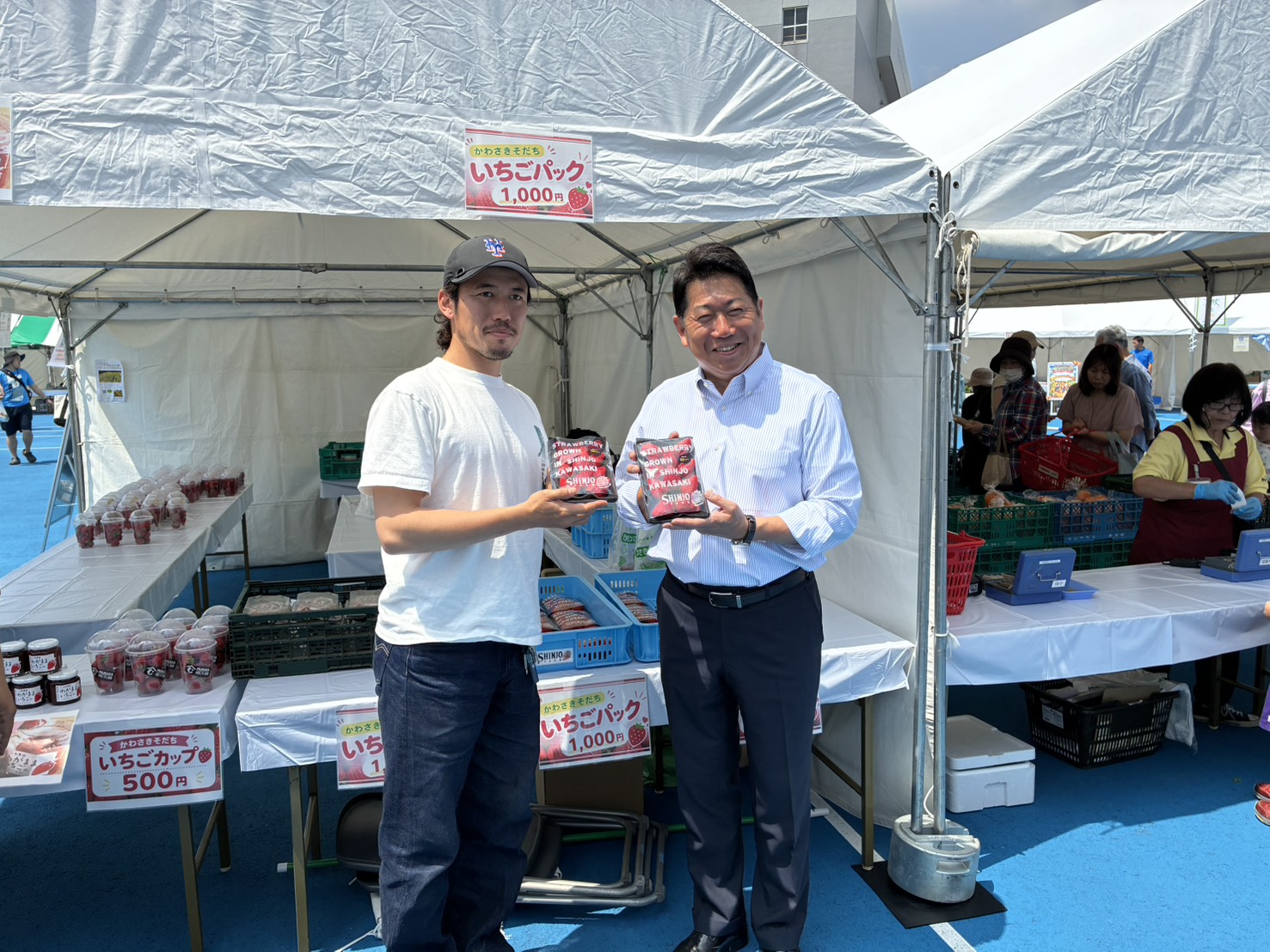 写真3:いちご生産者との交流の様子