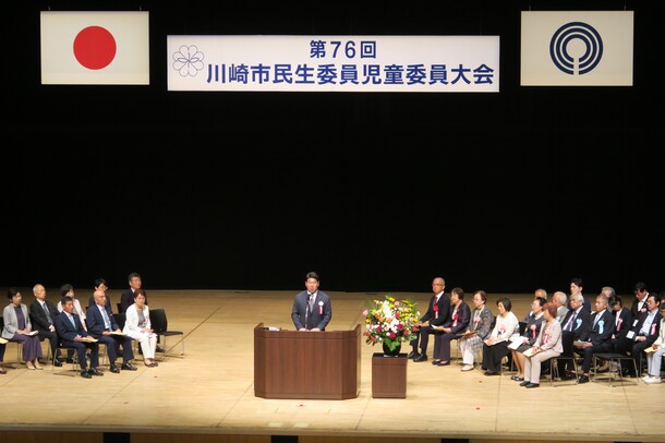 写真1：民生委員児童委員に感謝の意を表する市長