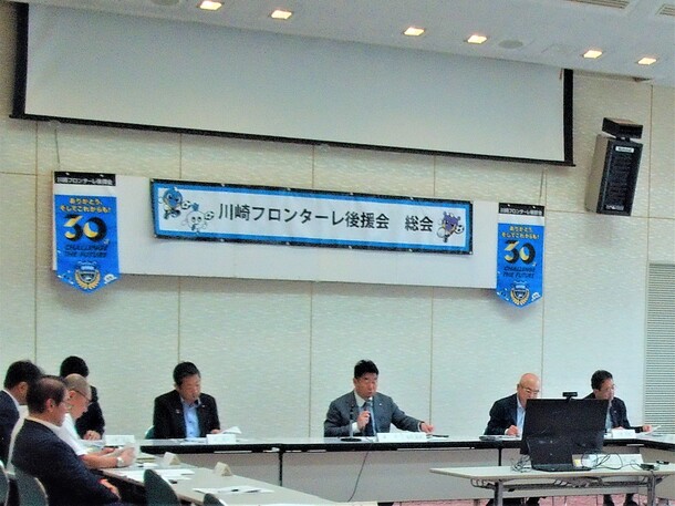 写真2:議事進行中の市長