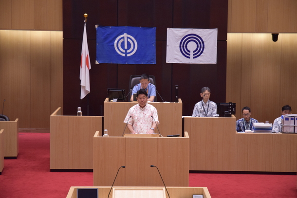 写真1：挨拶する市長
