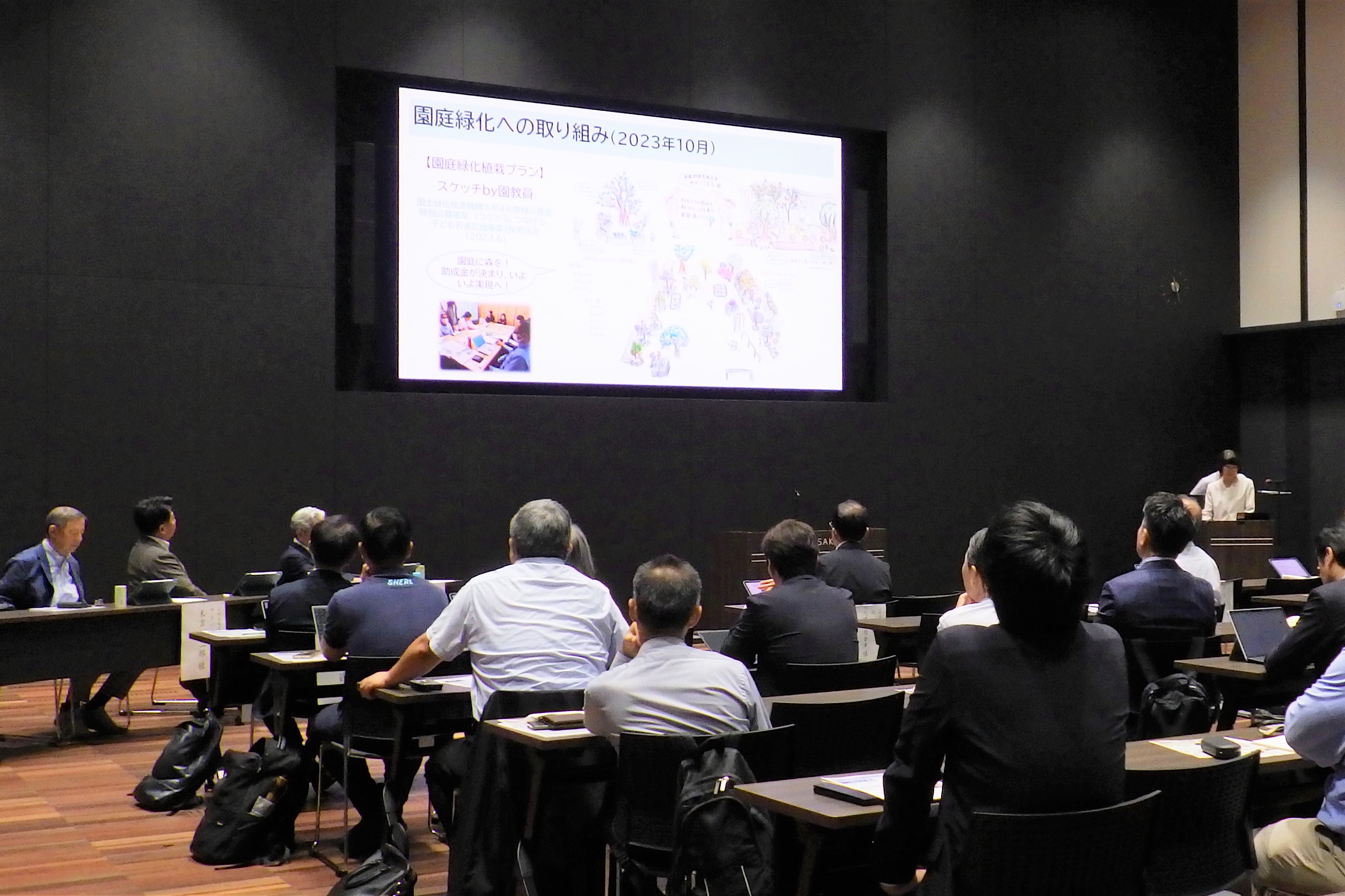写真2：脱炭素社会実現に向けた取組の紹介の様子