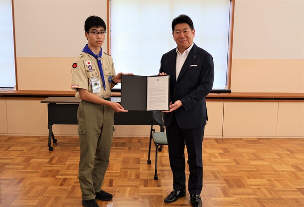 写真1：親書伝達の様子