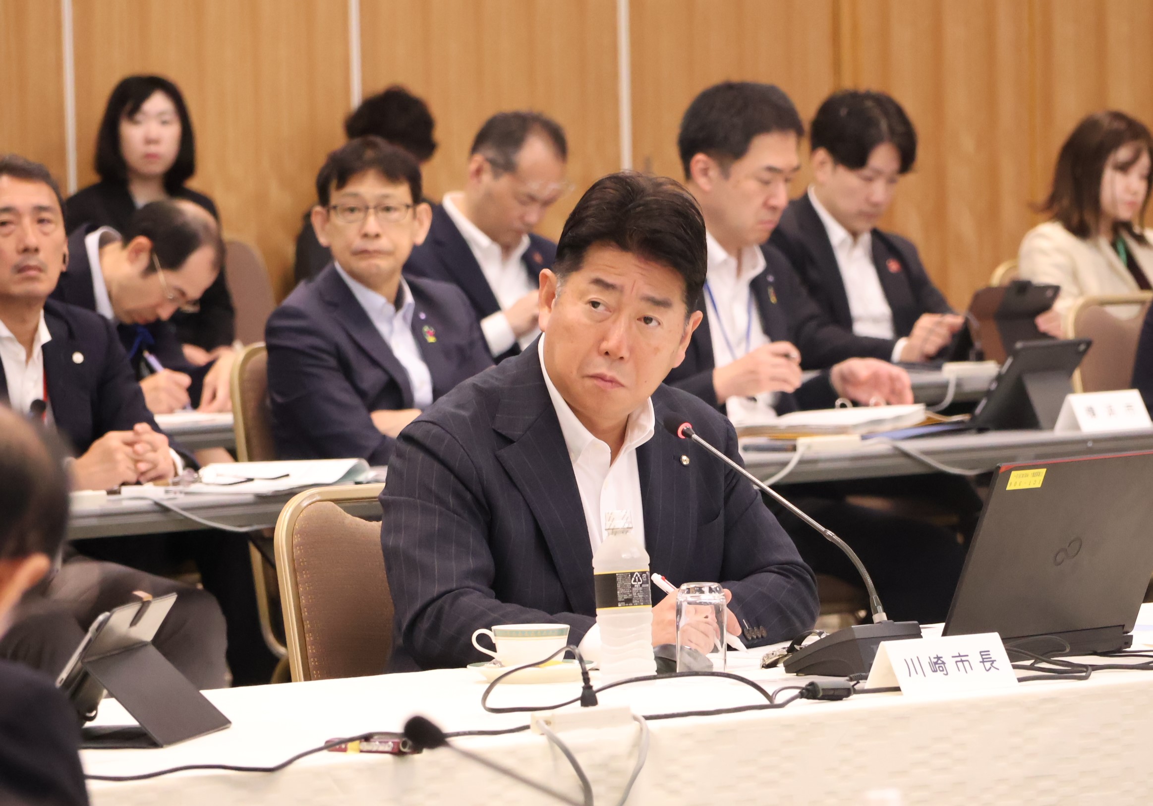 写真1：プロジェクトリーダーとして座長を務める市長