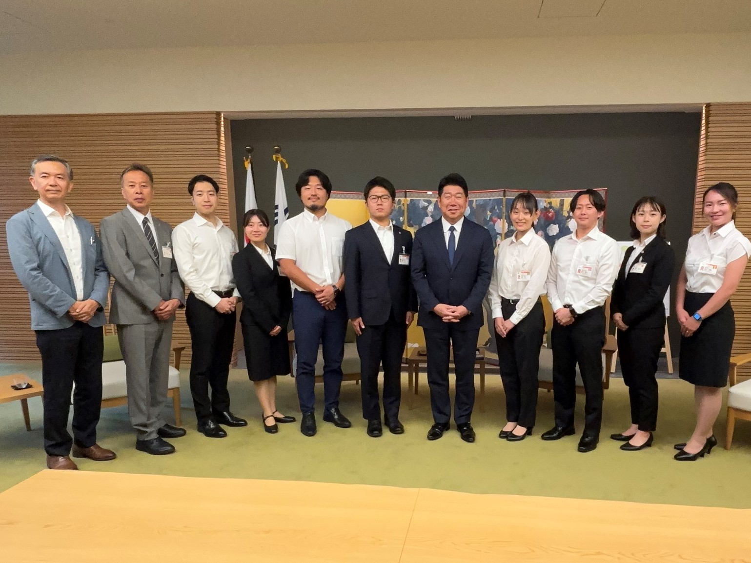 写真2：記念撮影の様子