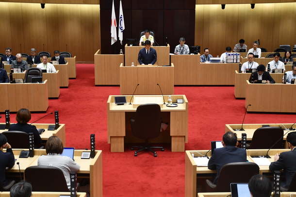 写真2：挨拶する市長