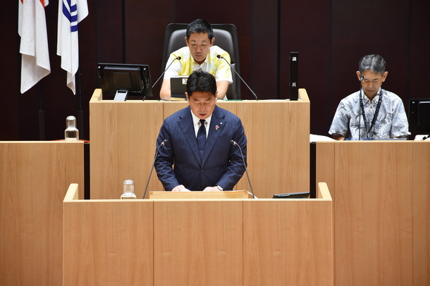 写真1：挨拶する市長