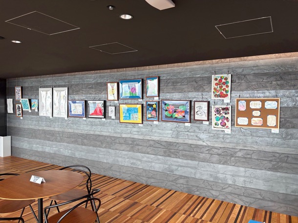 自閉症児者による作品展のイメージ写真