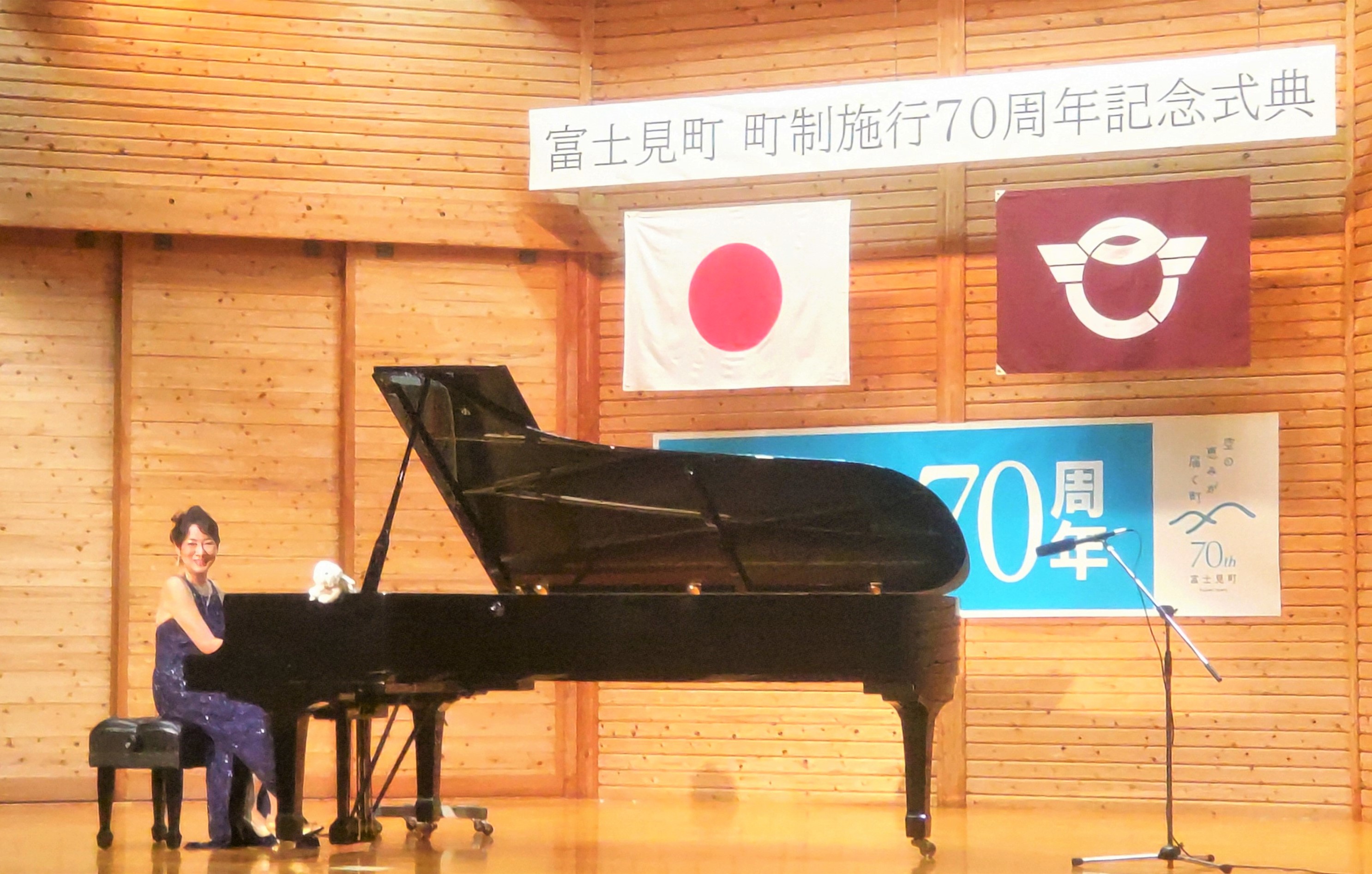 国府弘子さんピアノ演奏