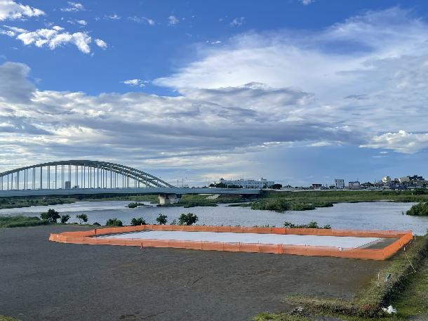 多摩川河川敷登戸地区コンクリート広場