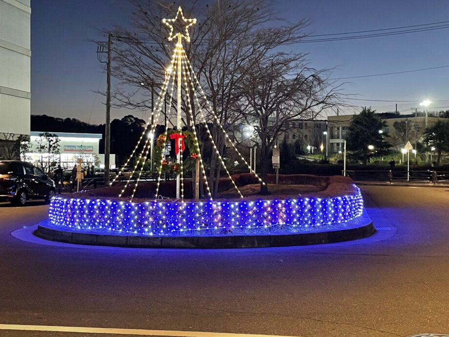 はるひ野町内会 年末に行われるライトアップの様子