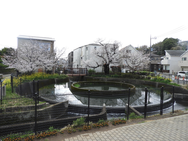 久地円筒分水の画像