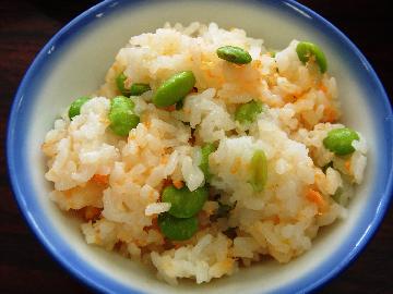 鮭フレークと枝豆の混ぜご飯