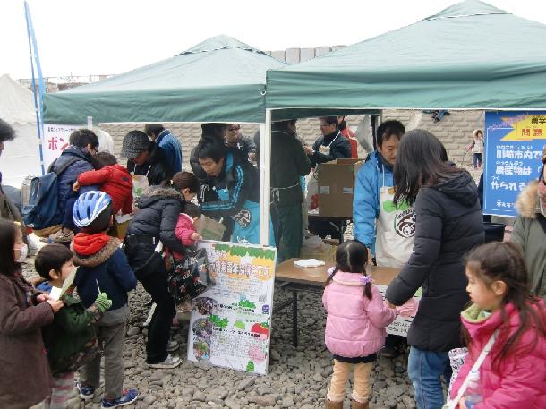 ポン菓子配布の様子