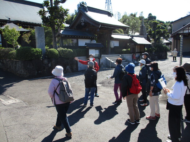 秋の早野地区の里山を散策