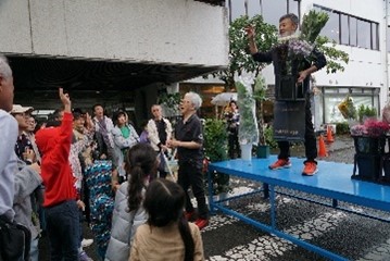 花の摸擬セリ