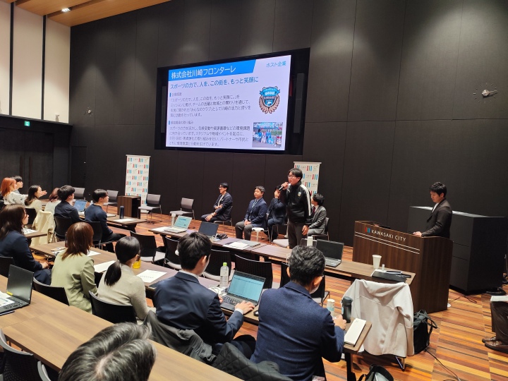 成果報告の写真