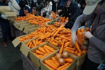野菜の詰め放題販売