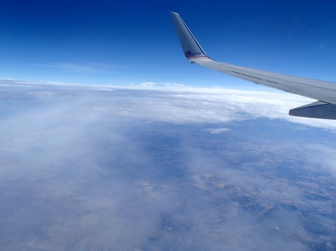 飛行機と空