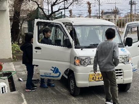 ミニキャブ・ミーブの展示の写真