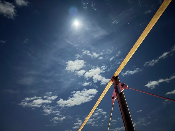 冬開催の時の夜空の写真。月と星が写っている