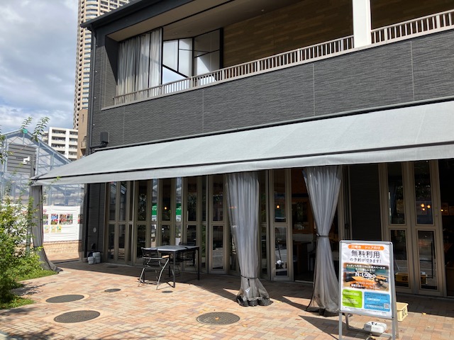 アウトドアダイニング棟外観