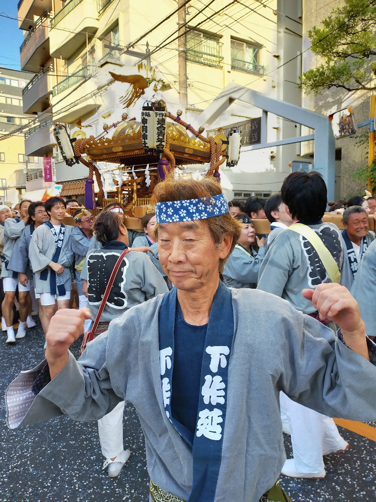 この街は私が、守る!まだ担がれません!