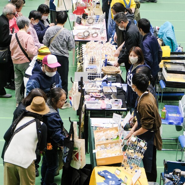 販売