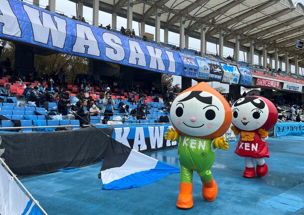「人(じん)KEN(けん)まもる君」と「人(じん)KEN(けん)あゆみちゃん」