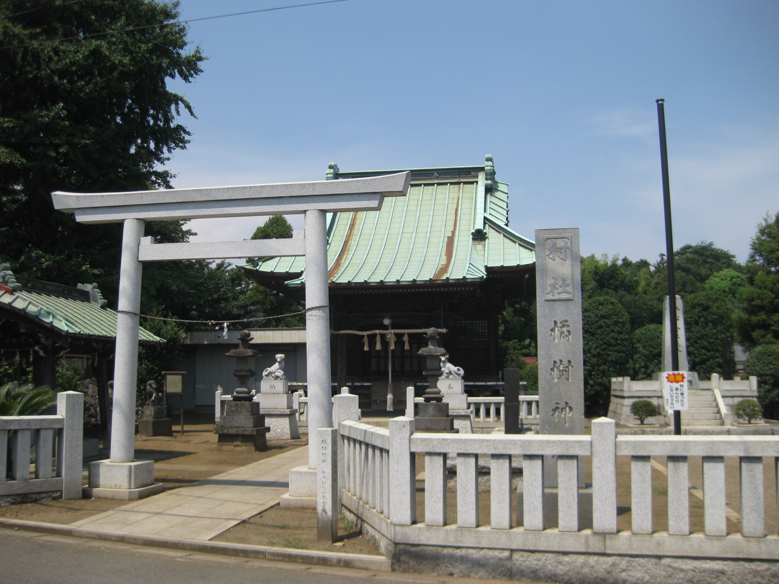 橘樹神社。鳥居から正面の写真。