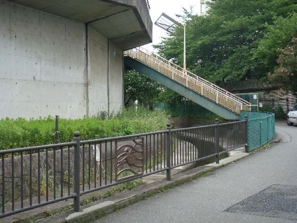 横須賀線の跨線橋