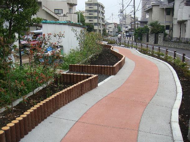 町田掘跡の歩道