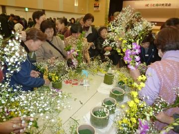 生け花ミニ講習会の様子