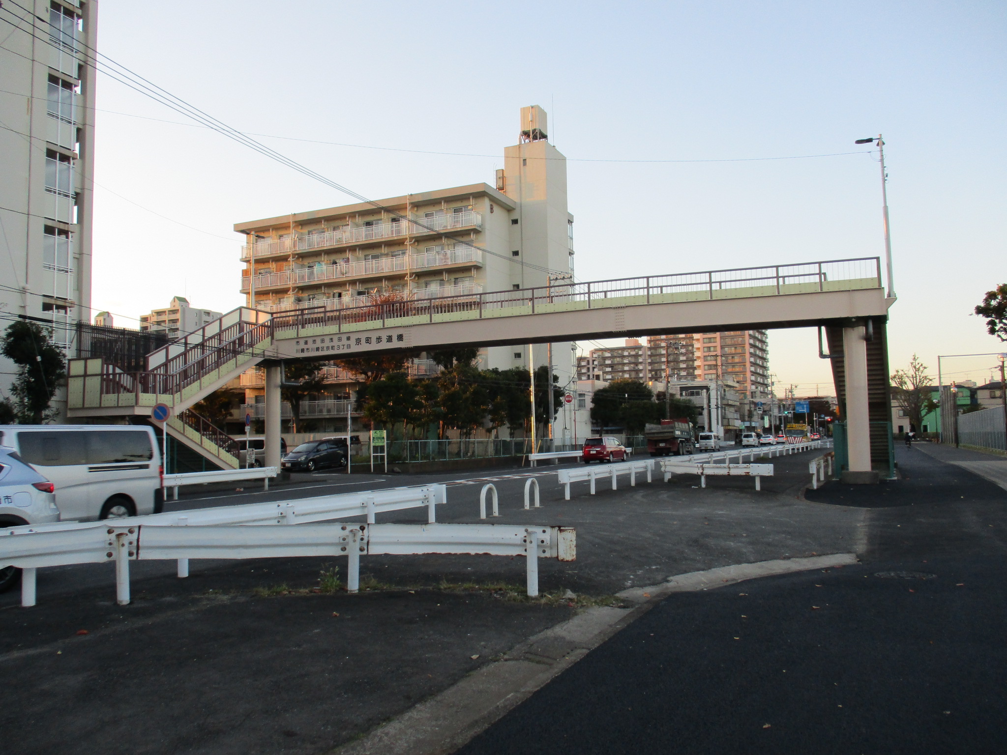 京町歩道橋の写真