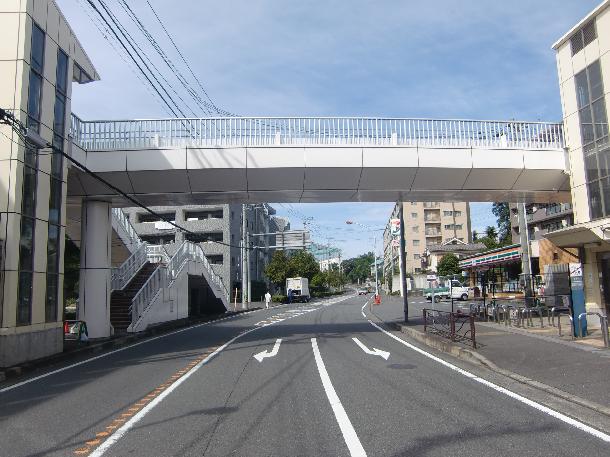 若葉台ハナミズキ線歩道橋の写真